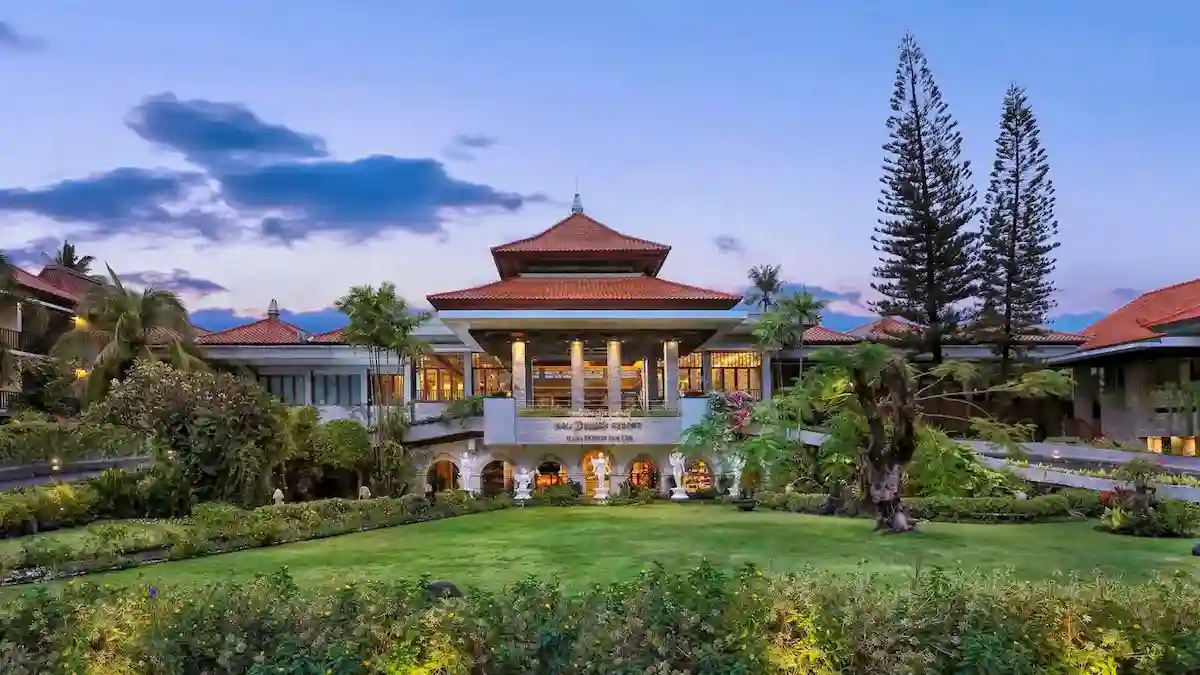 Kuta Bali Dynasty Resort entree