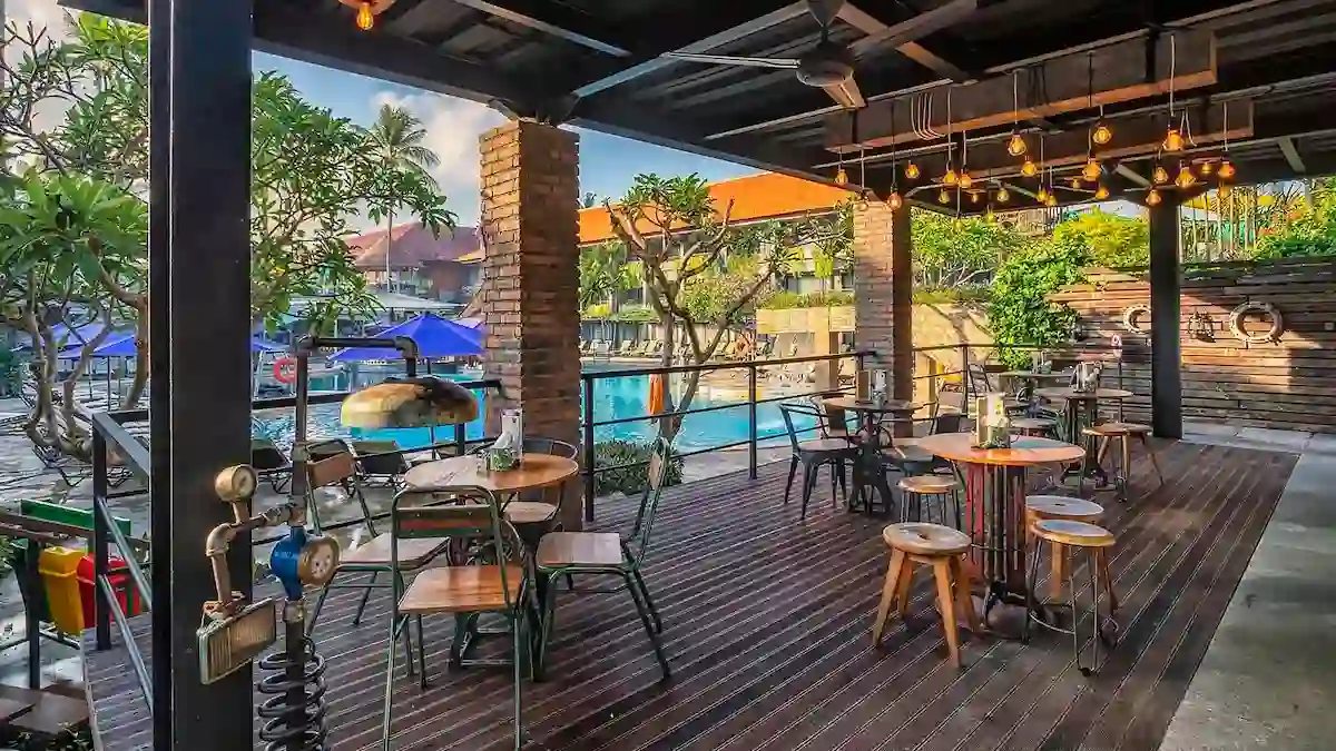 Kuta Bali Dynasty Resort terras zwembad