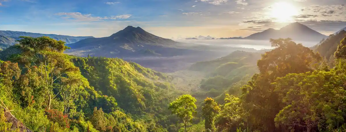 Batur caldera tijdens zonsopkomst