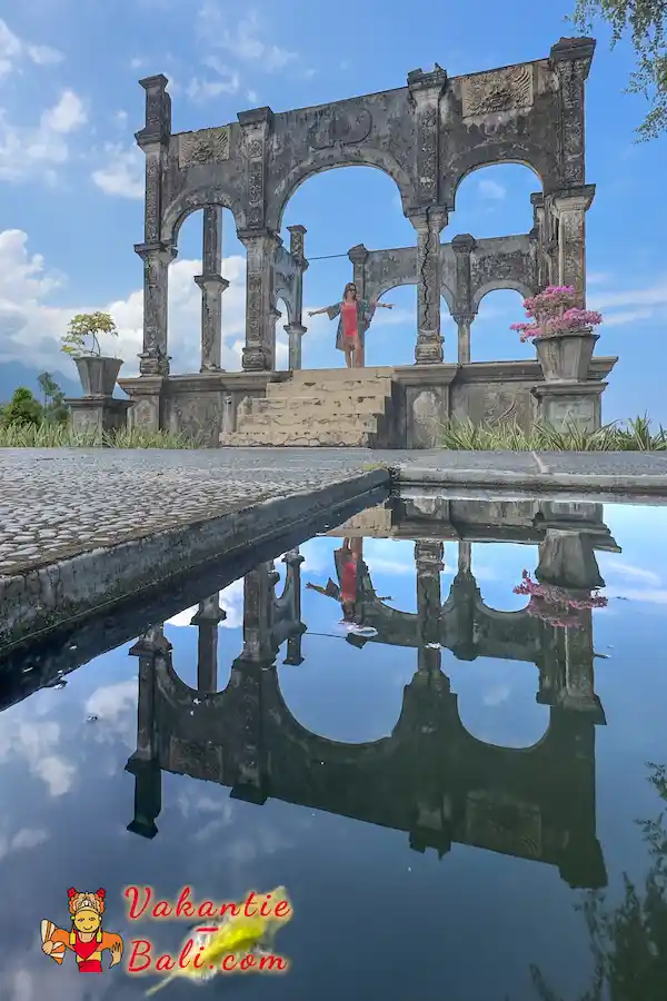 Prieeltje bij het Waterpaleis Taman Ujung