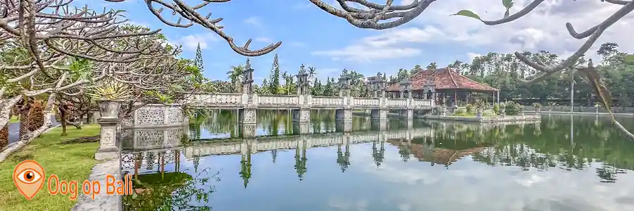 Taman Ujung paleistuin.