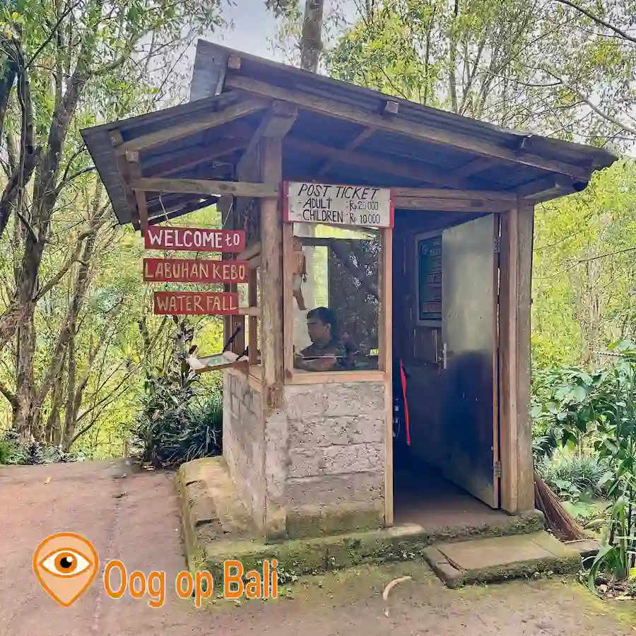 Toegang gebouwtje Labuhan Kebo.
