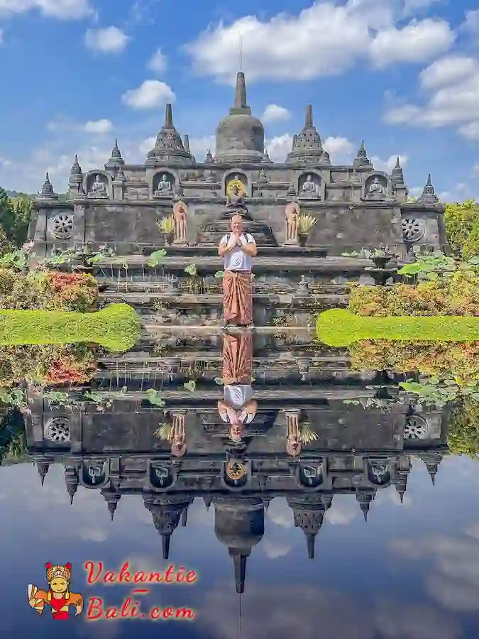 Stupa's in het Boeddhistische klooster Brahmavihara-Arama