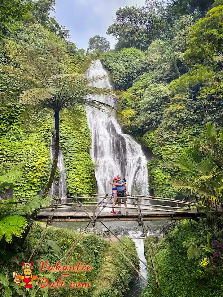 Samen bij de Banyumala waterval.
